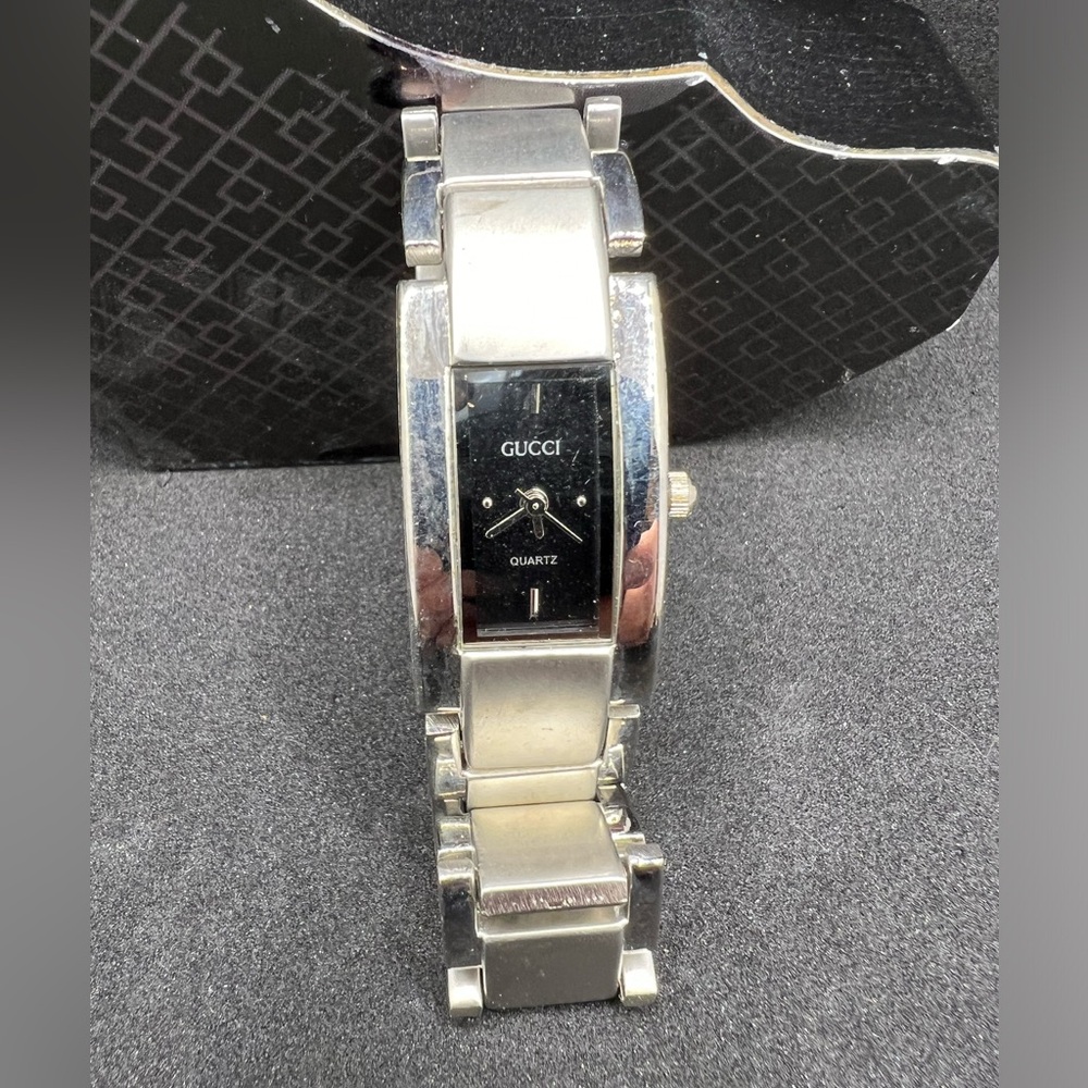 Gucci Metallic Silver Bracelet Watch - Picture 2 of 5